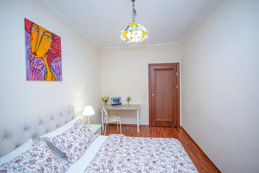 4BR Apartment next to St Isaak Cathedral