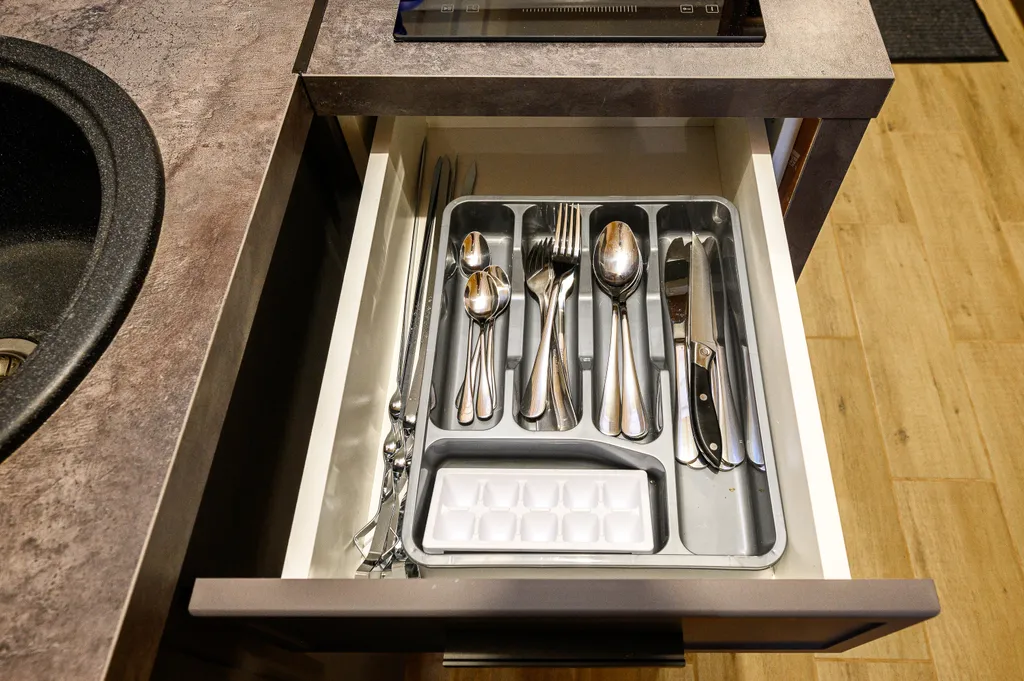 Стильный дом-шалаш с горячей купелью среди вековых сосен