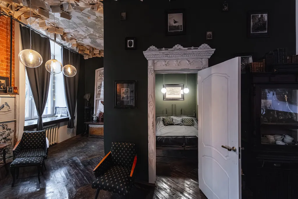 Квартира Арт-квартира с потолком из книг — Москва