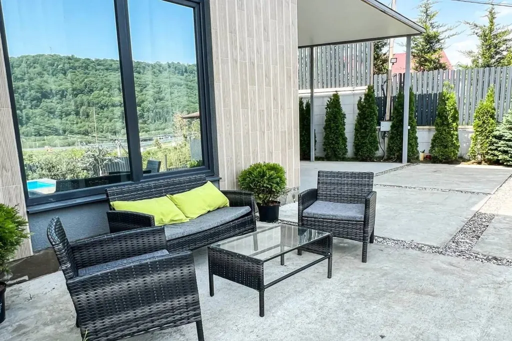 Новый коттедж в хорошей локации Адлера с бассейном, 4 спальнями с с/у