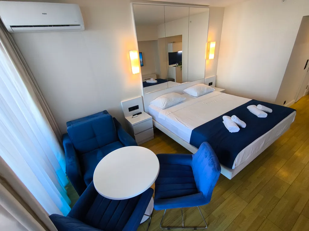 Апартамент-студия на первой линии от моря с танцующими фонтанами