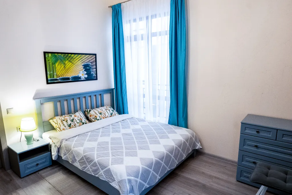 Номер делюкс с видом на бассейн, горы и аэропорт