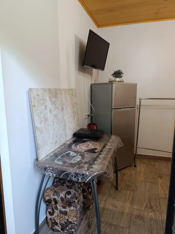 Домик для двоих, утопающий в зелени