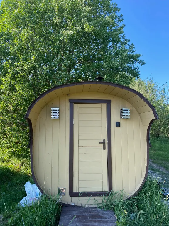 Smaland Musta House на берегу реки