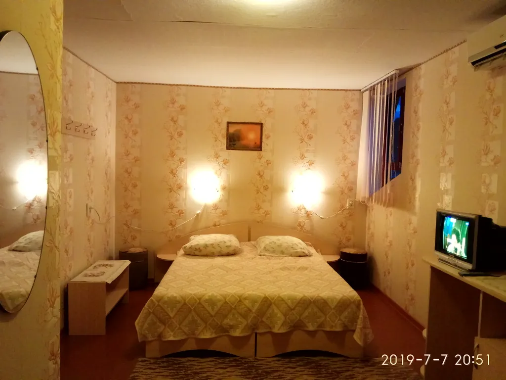 Просторная комната с кондиционером в частном доме