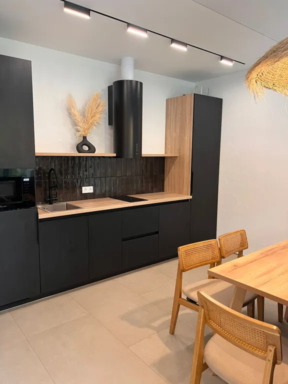 Дом с панорамным видом на лес