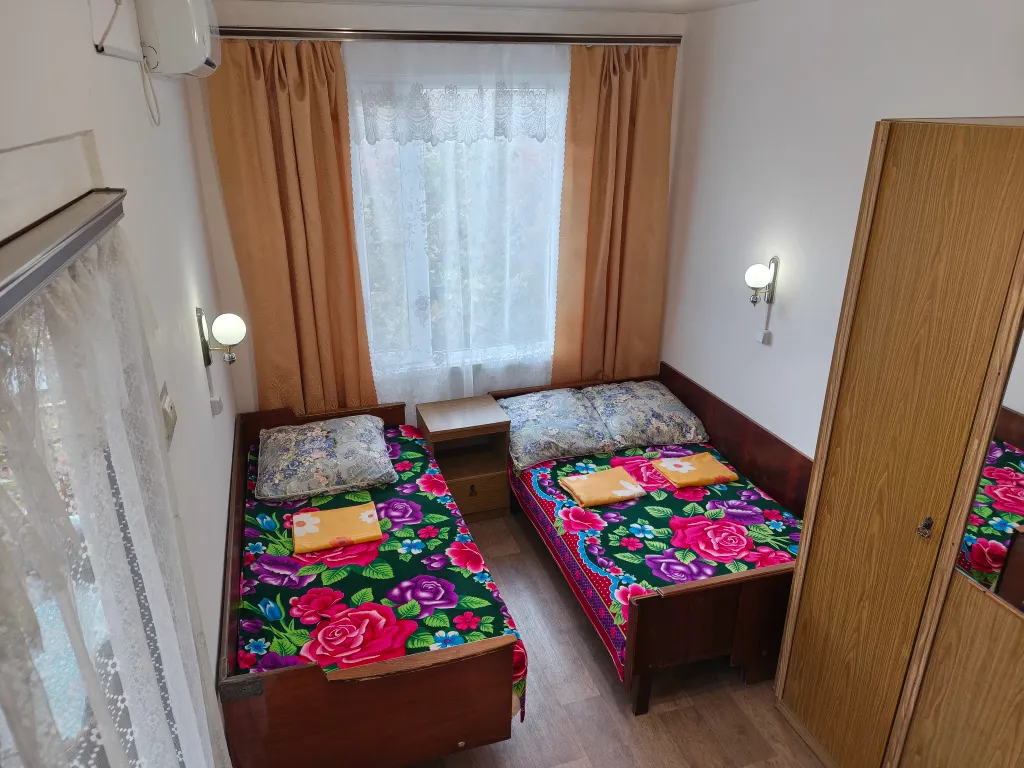 Номер со своей территорией для отдыха под навесом