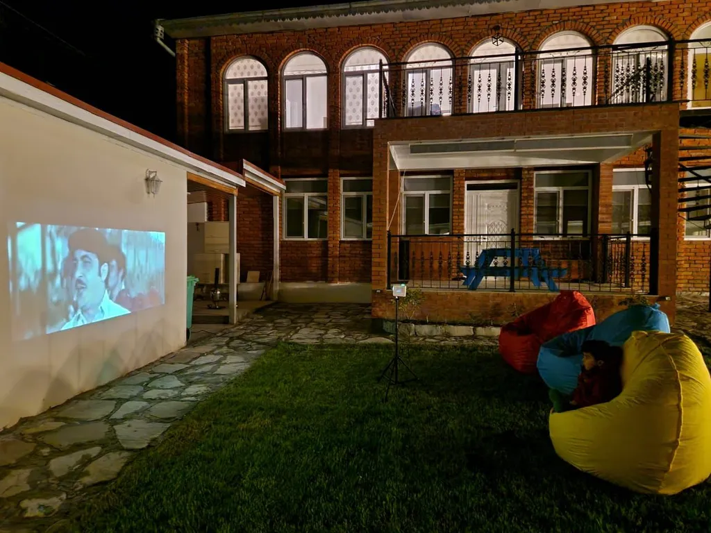 Вилла с садом и видом на горы