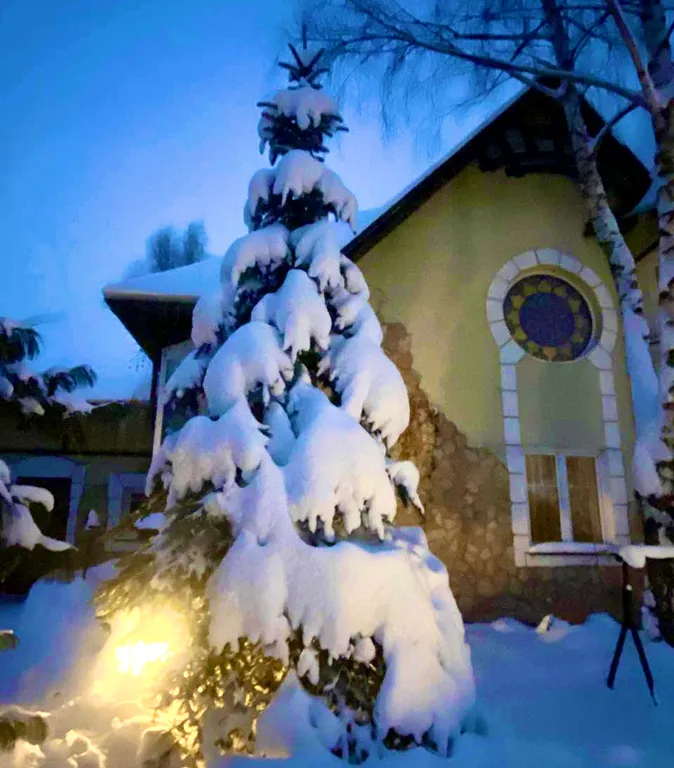 Коттедж с баней и джакузи рядом с горками