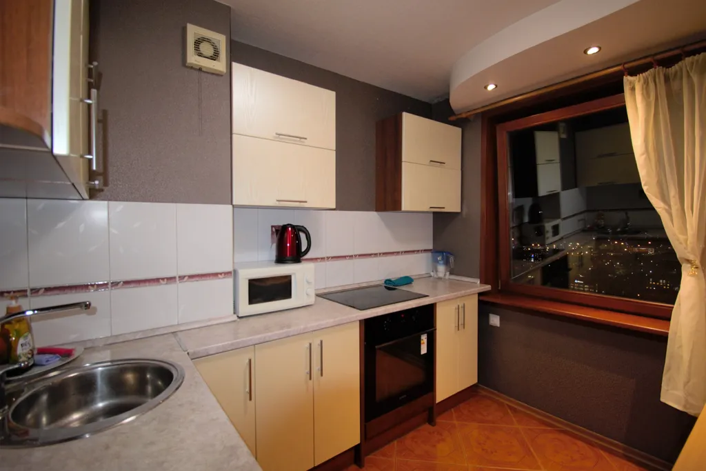 Двухкомнатная квартира с раздельными комнатами балконом и лифтом