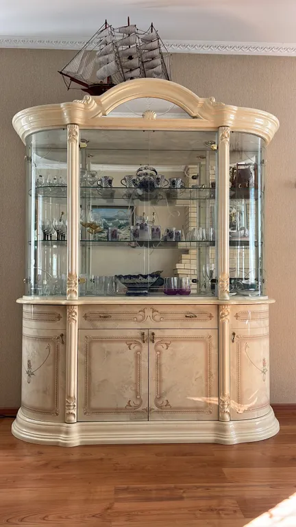 Шикарный загородный дом с бильярдом