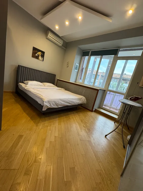 Огромная квартира на набережной