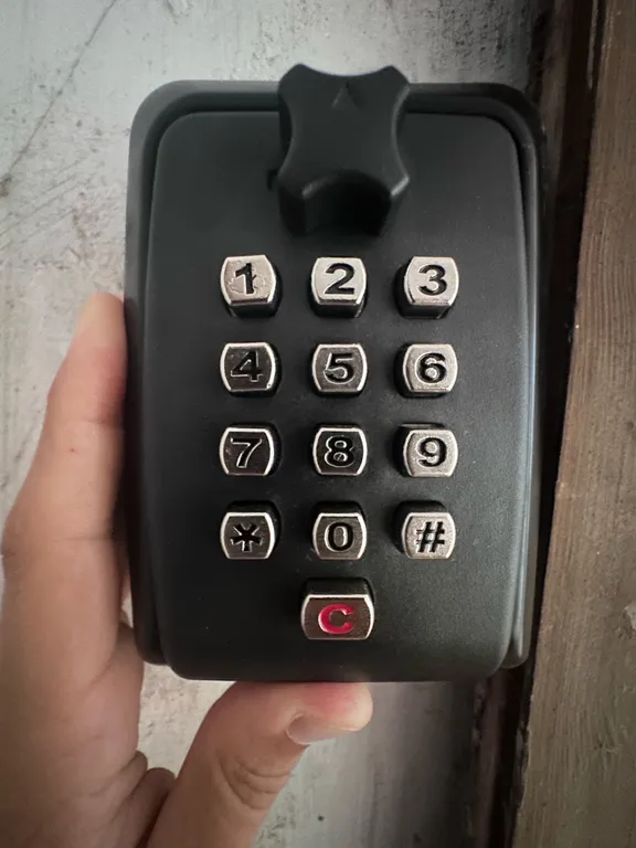 Квартира Двухкомнатная квартира с балконом — Сухум