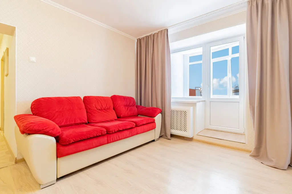 Просторная квартира с камином