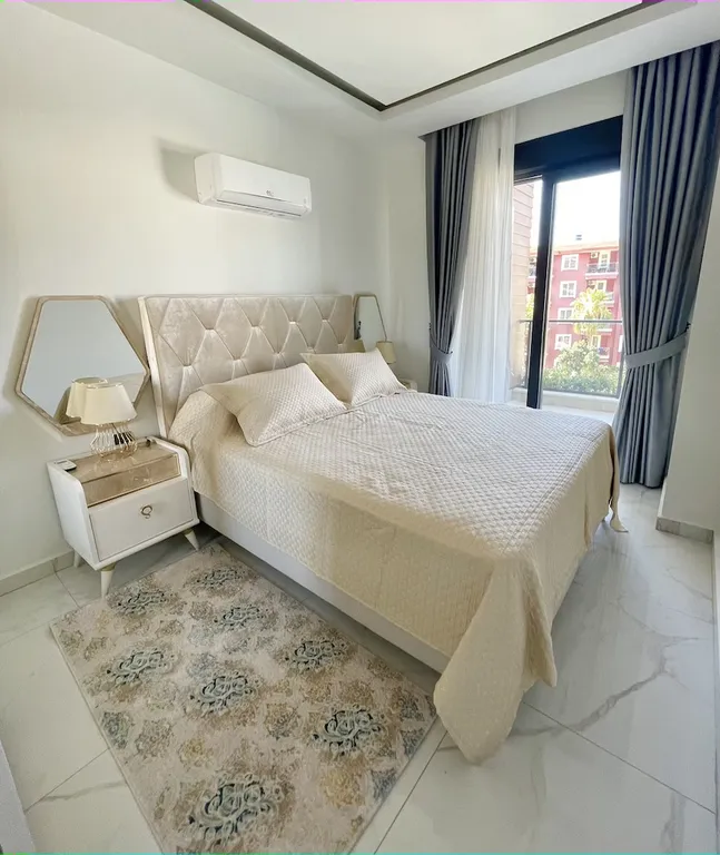 Стильные апартаменты в центре у пляжа Клеопатра