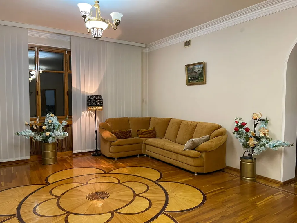 Большой уютный загородный дом с садом