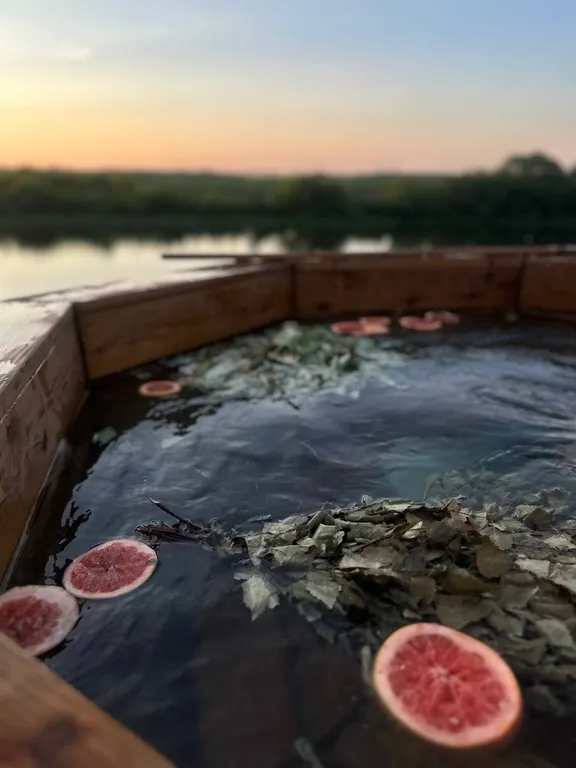 Уютный комплекс отдыха на берегу реки