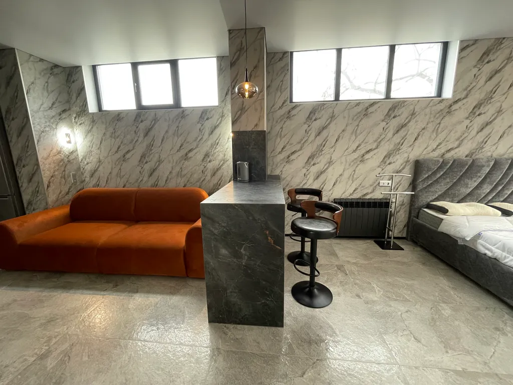 Квартира Квартира Студия с балконом на 1 этаже. Центр. Парковка. — Севастополь