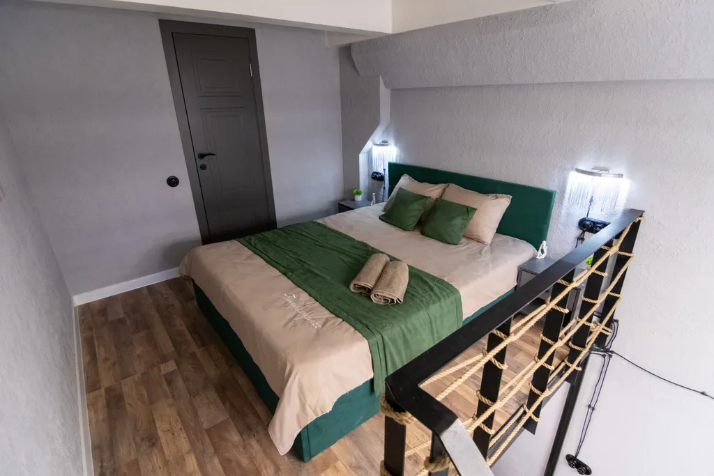 Двухуровневая студия с стильным современным ремонтом