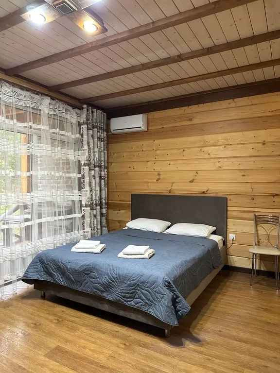 Студия с видом на лес