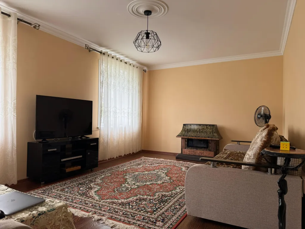 Двухэтажный уютный коттедж на берегу моря с садом