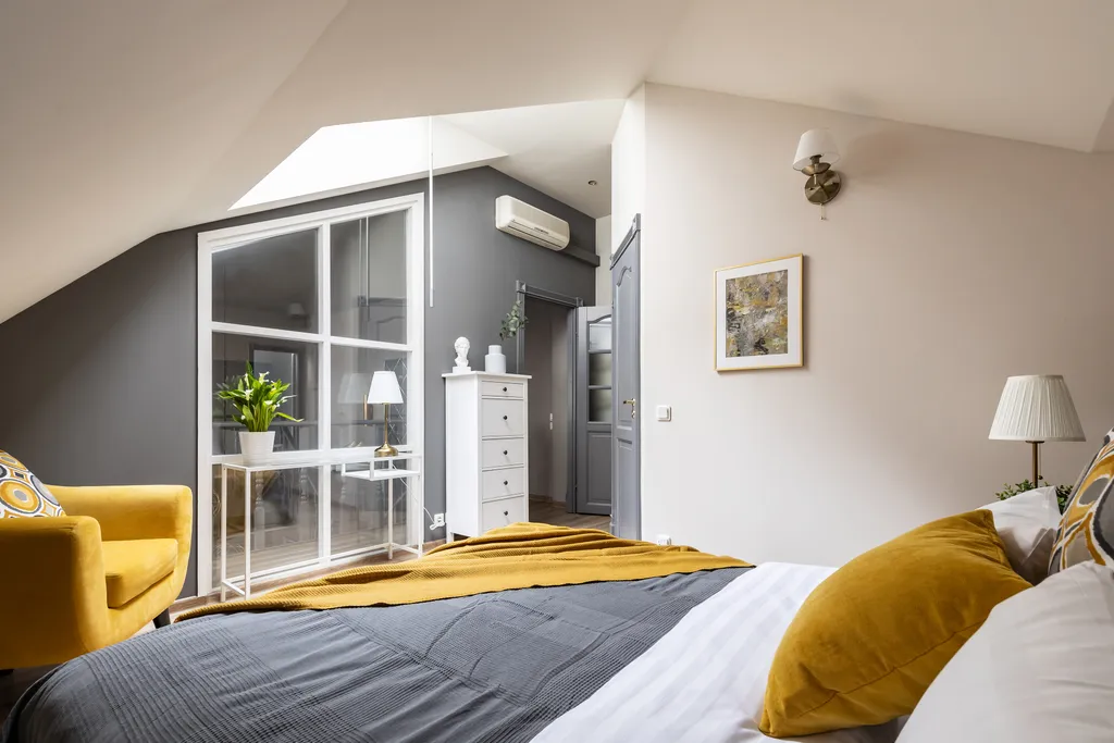 Атриум с распашной лестницей