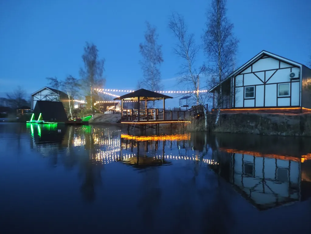 Дом на берегу озера