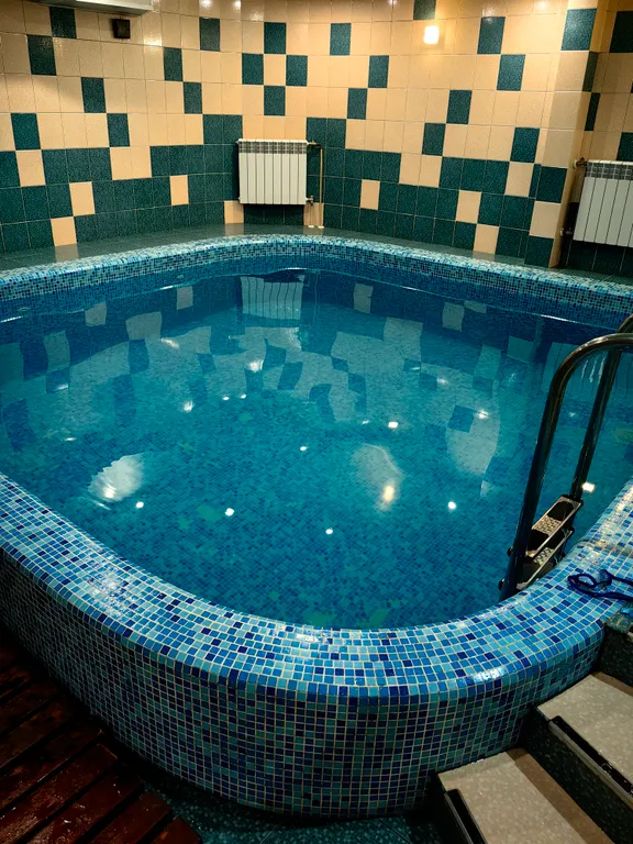 Атмосферный коттедж с дровяной баней и большим бассейном