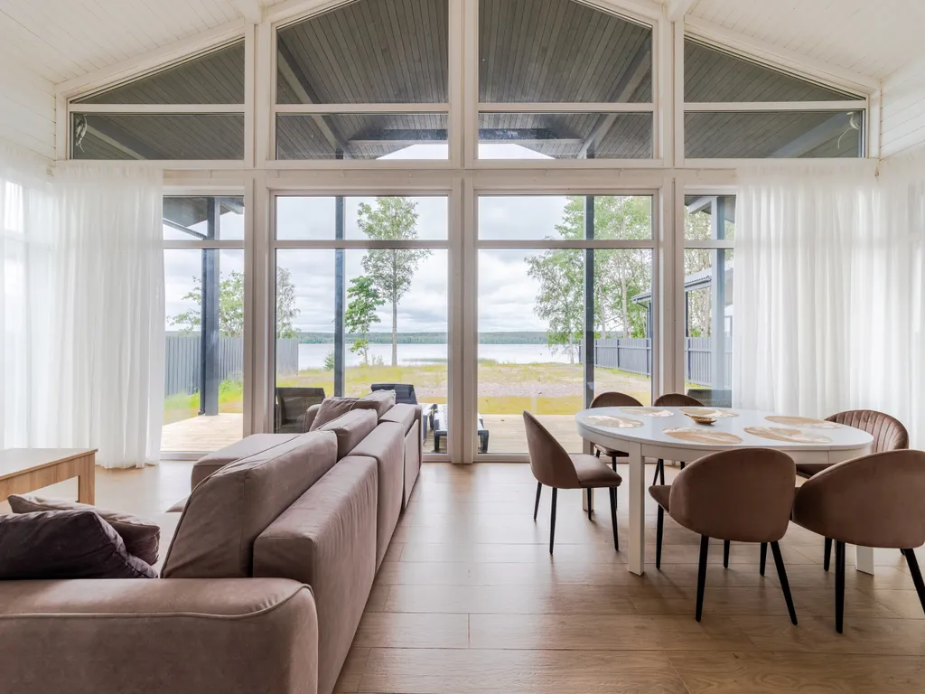 Дом с видом на озеро