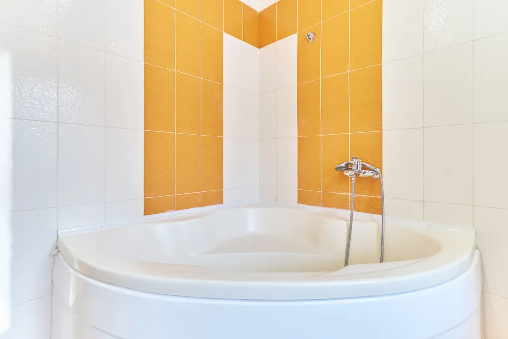 Студия с большой ванной в тихом районе у центра