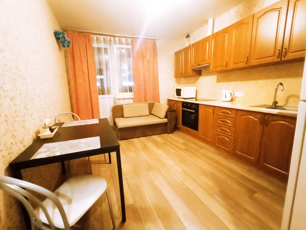 Квартира Квартира 2км от набереж,стол для работы,диван на кухне,для некурящих — Самара