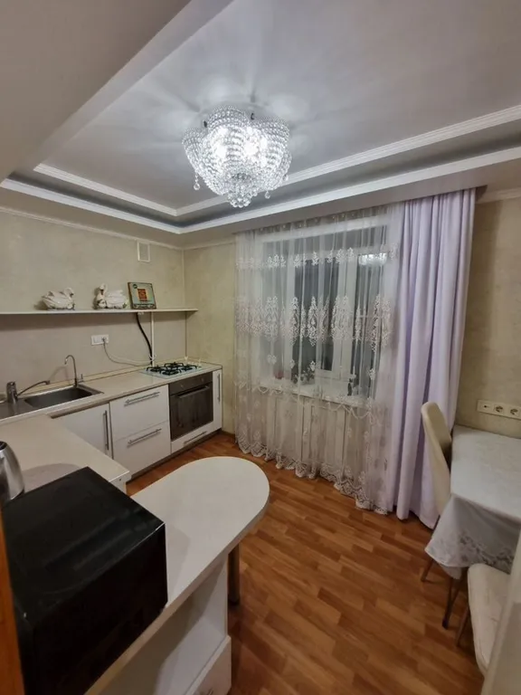 Сoлнeчнaя, пpоcторная 2-комнатная квaртиpа рядом с ДBГУПC