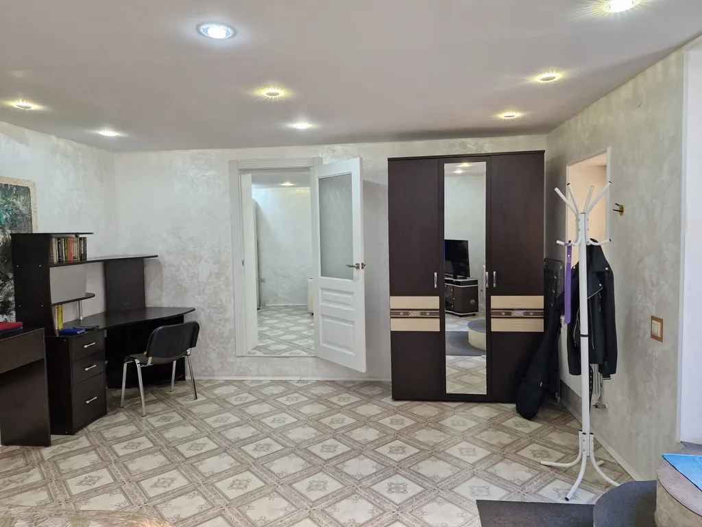 Отличная большая квартира в частном доме в самом центре Иркутска