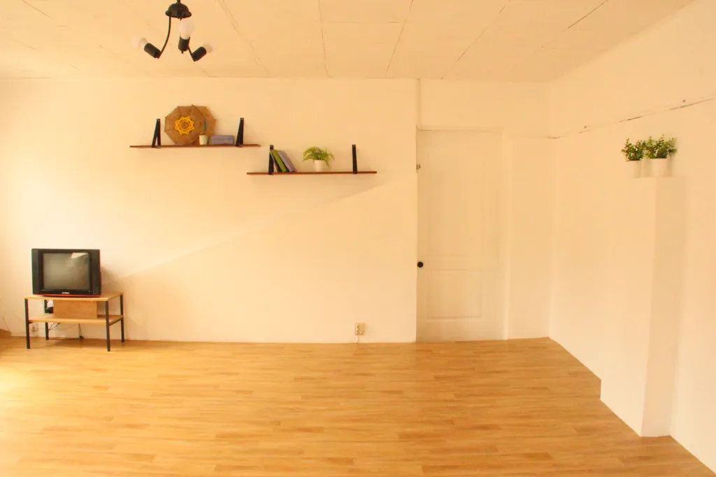 Уютный домик Много дерева