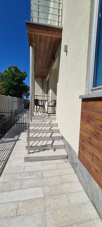 Пол дома на берегу моря