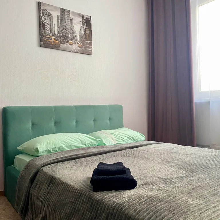 У Ледового дворца и областной больницы