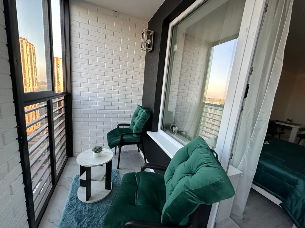 Студия с панорамным балконом