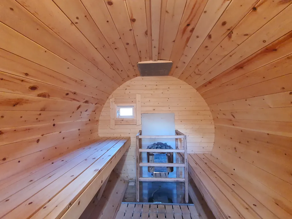 Просторная студия в центрое+бассейн и сауна