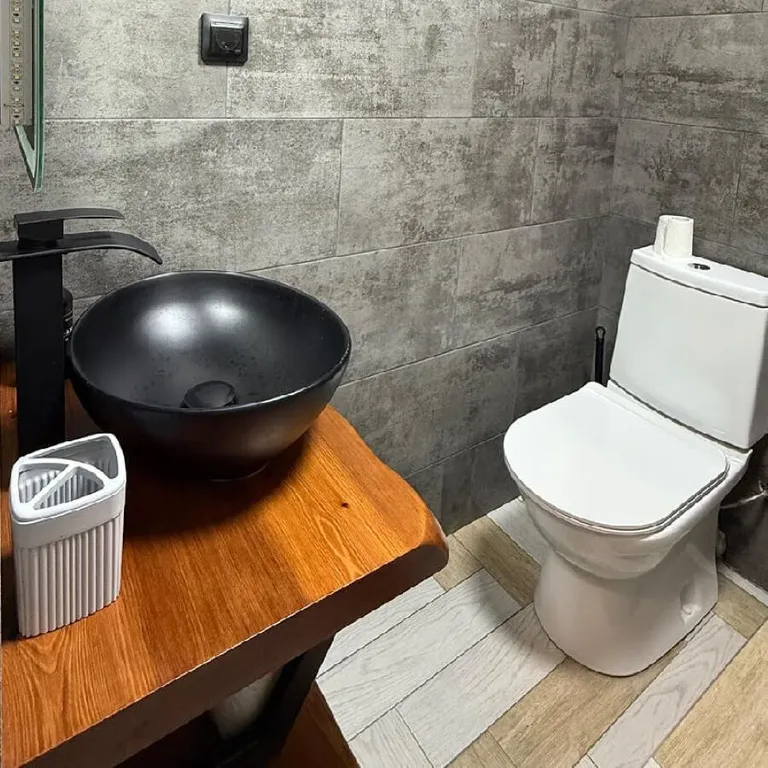 Уютная студия с большой двуспальной кроватью