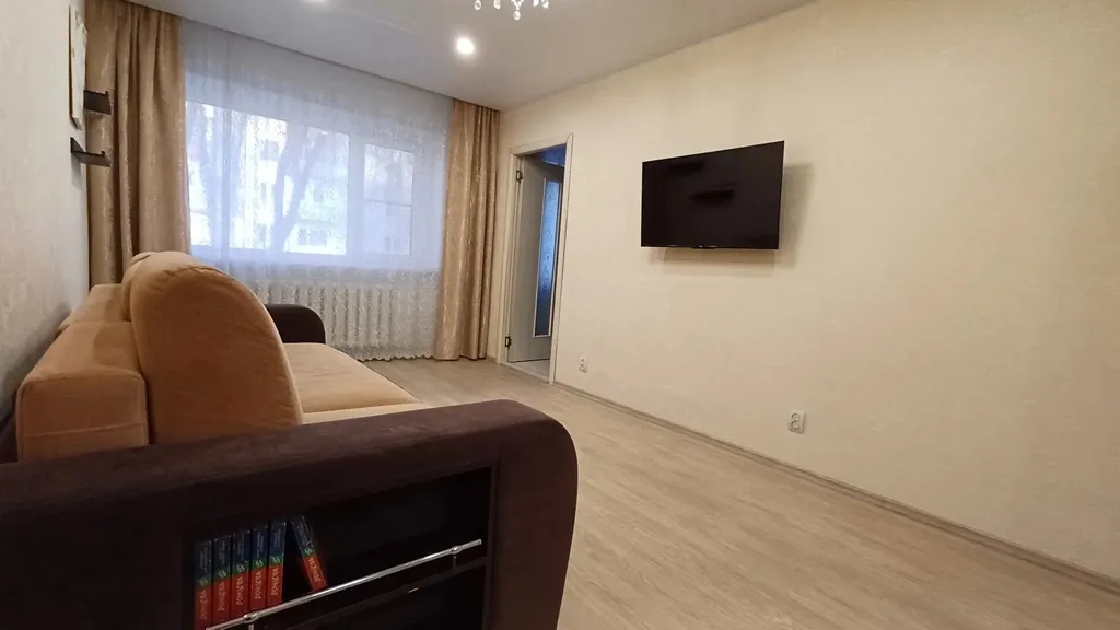 Простая 2-х комнатная квартира, до центра 10 минут