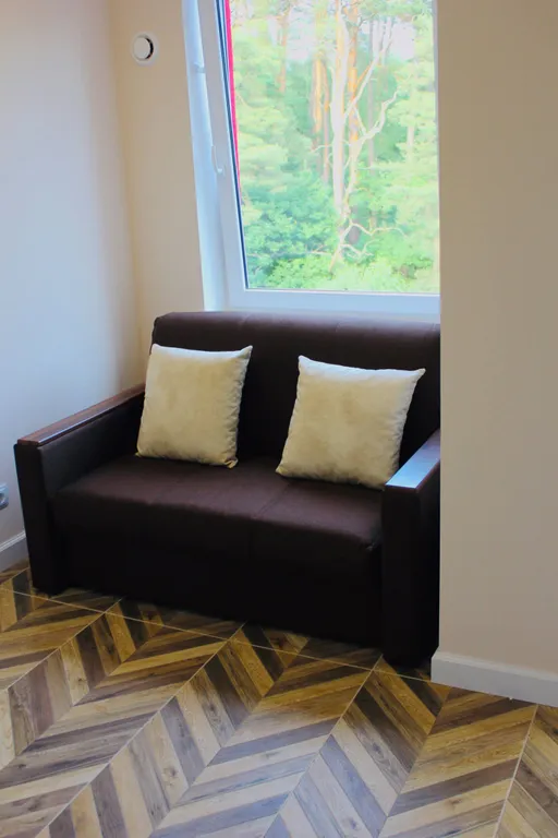 Уютная студия с видом на лес