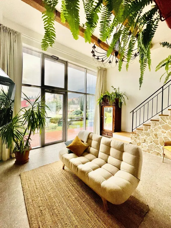 Двухуровневая лофт квартира с выходом в сад — аренда посуточно в Гурзуф