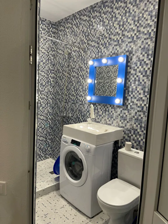 Студия в гостевом доме на 3 этаже с видом на море и горы