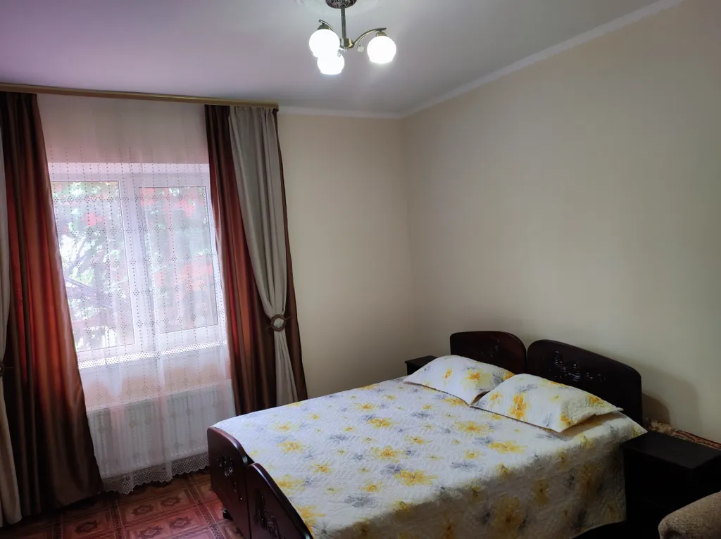 Этаж в уютном доме с видом на Цветник