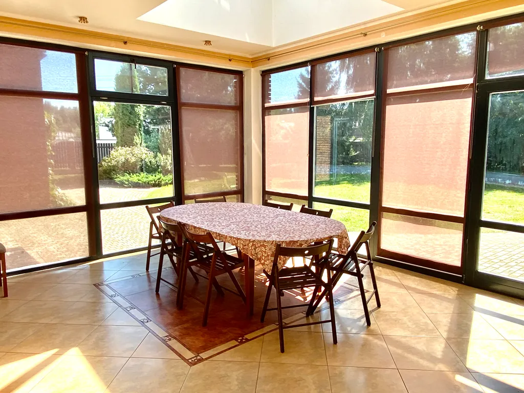 Вилла с круглым бассейном