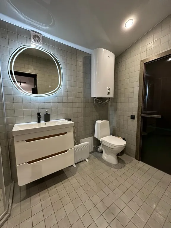 Уютный дом с баней и бассейном на берегу реки Волхов