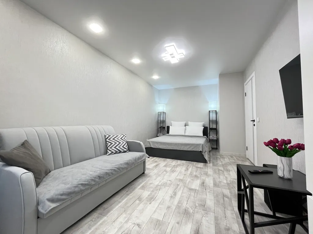 Теплая светлая квартира для 4 гостей в современном ЖК