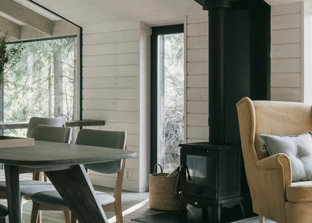 Загородный дом с террасой, баней и видом на лес