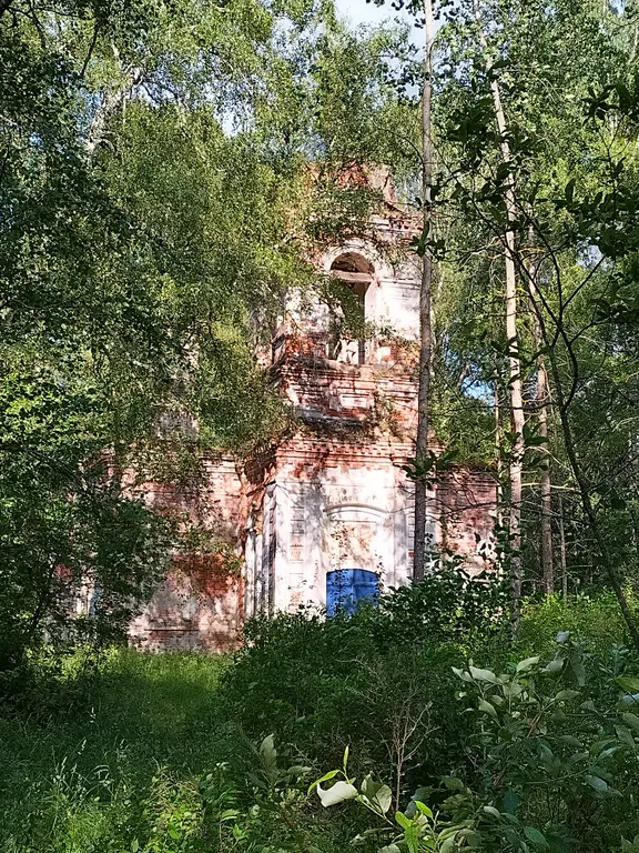 Дом на берегу протоки, ведущей в Вышневолоцкое водохранилище