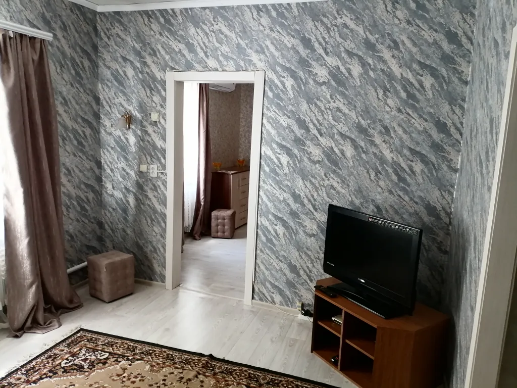 Частный дом с уютным двориком недалеко от центра